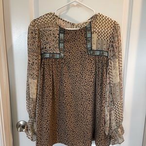 Women’s Top • Blouse • Entro